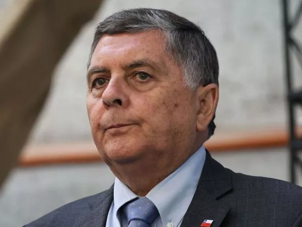 Alvarado responde a acusaciones de participar en empresas petroleras hasta febrero