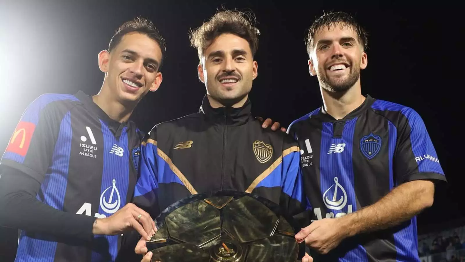 Luis Felipe Gallegos celebrando su título en Nueva Zelanda