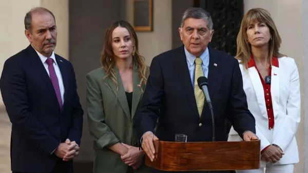 Alvarado responde a críticas por manejo comunicacional