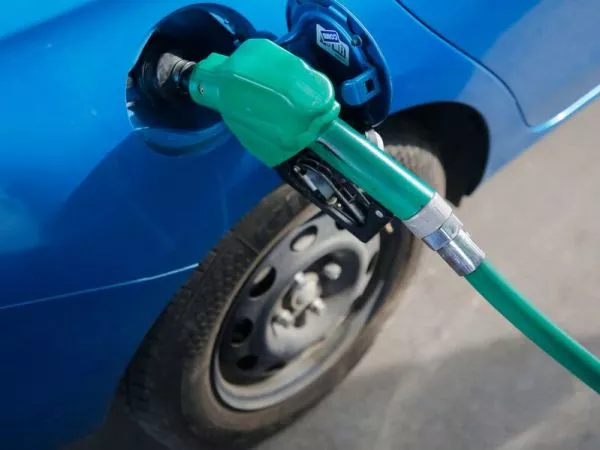 Cómo ahorrar hasta $350 por litro de bencina