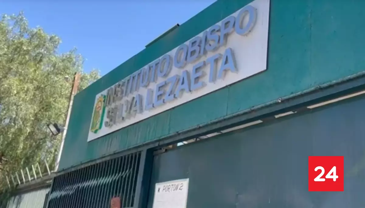 Tiene 18 años: confirman que estudiante que mató a inspectora portaba “diversos tipos de armas cortantes”