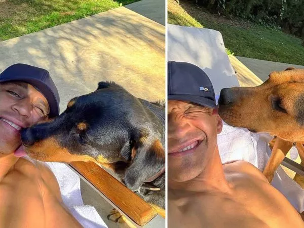 Alexis Sánchez tomándose una selfie junto a sus perros