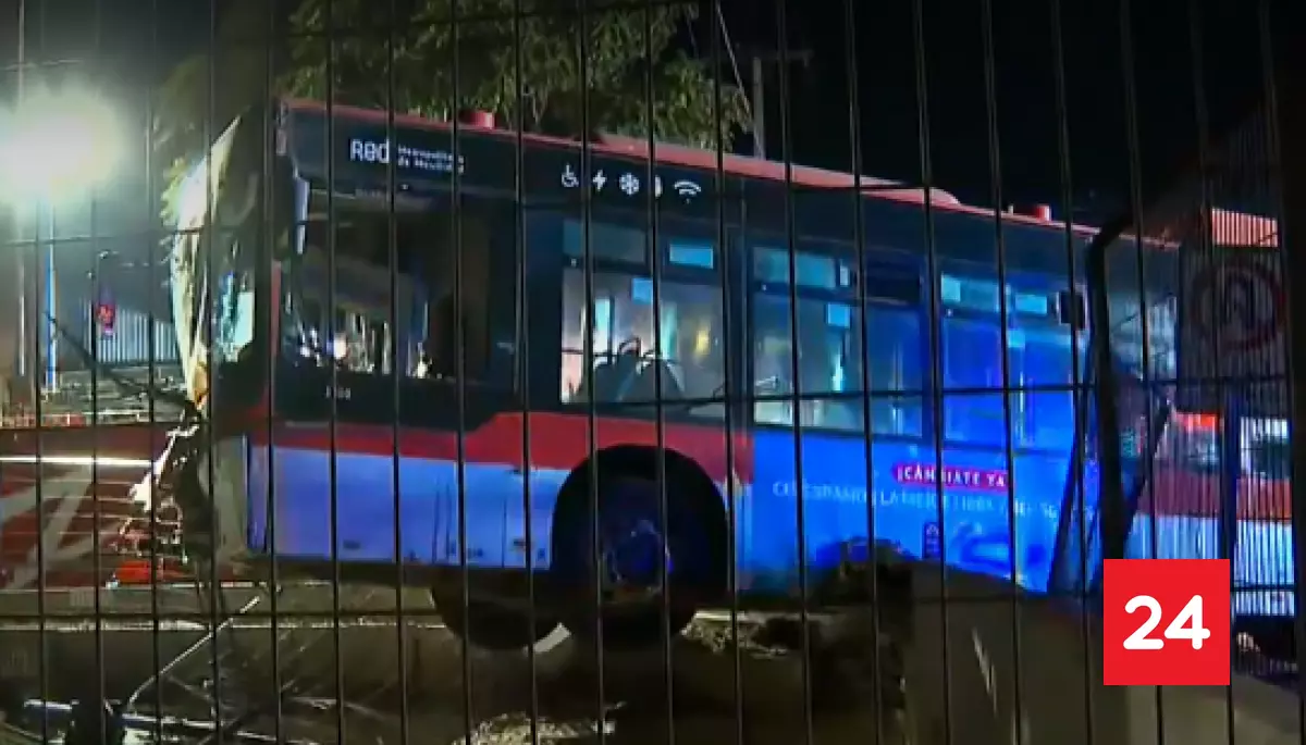 Choque de buses Red en Quinta Normal deja seis lesionados