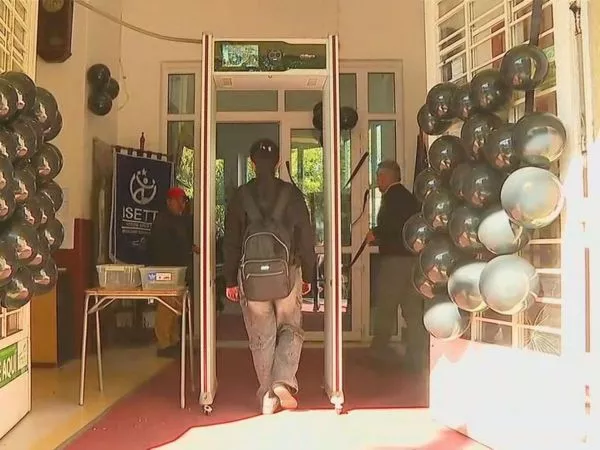 Pórticos detectores de metales en Temuco.