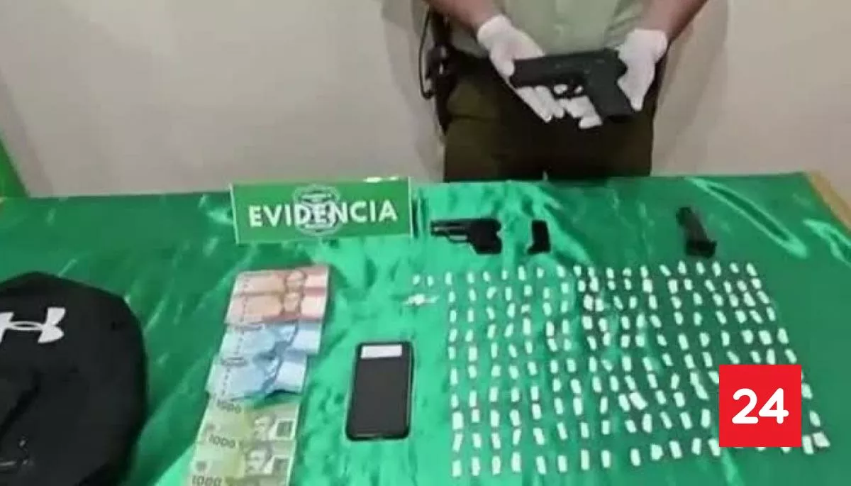 #Regiones 

Detienen a alumno con dos pistolas, droga y dinero en Angol 

Más detalles⬇️