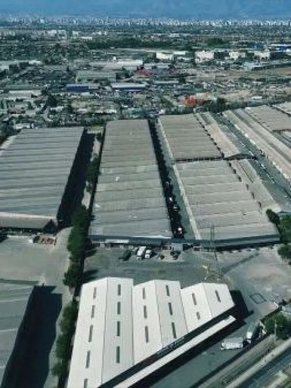 Vecinos en peligro: fiscalizan y clausuran bodegas irregulares