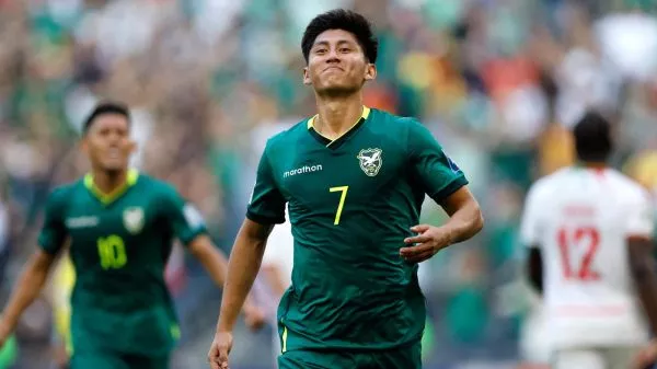 Miguel Terceros celebrando un gol de Bolivia ante Surinam