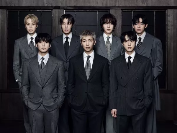 Grupo BTS posando para una fotografía