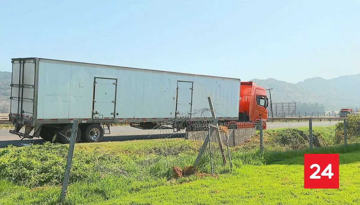 #Regiones 

Secuestraron al chofer: sujetos robaron camión con 23 toneladas de pescado en San Fernando 

Más detalles ⬇