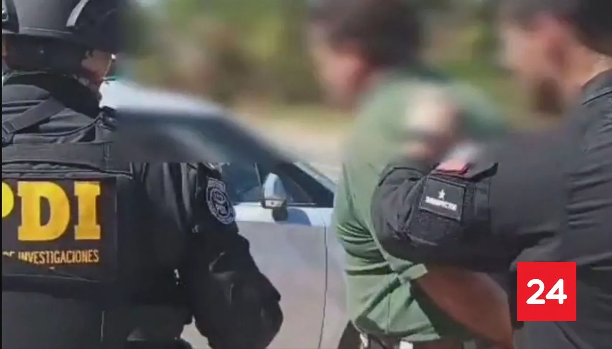 #Regiones 

Sujetos fingían ser policías para robar drogas a bandas rivales en Valparaíso 

Más detalles ⬇