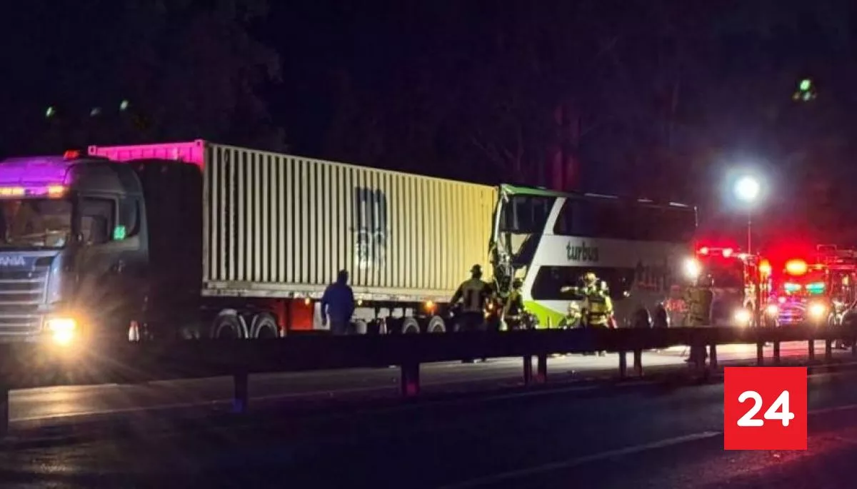Ruta 68: colisión de alta energía entre bus y un camión deja múltiples lesionados
