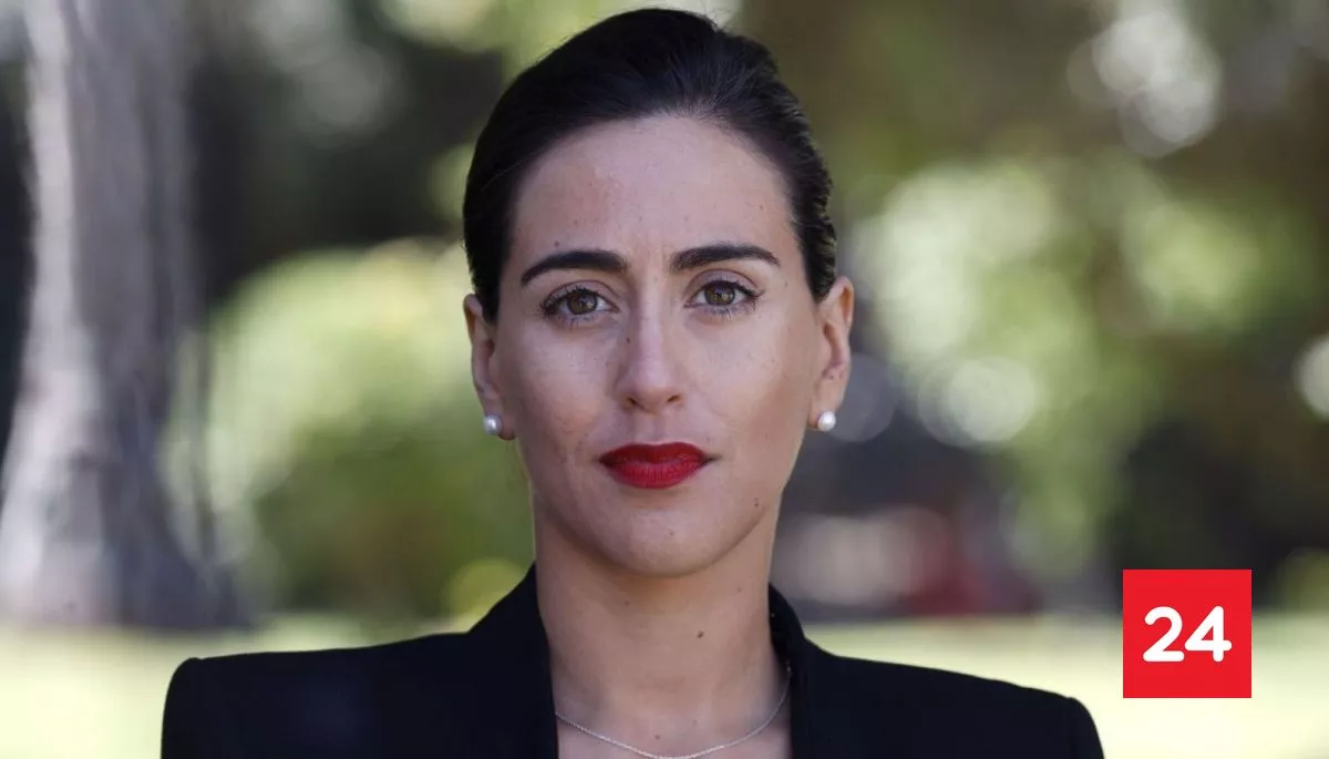 #Regiones 

Alcaldesa Ripamonti sufre robo de su mochila: GPS la ubicó en casa con armas y drogas 

Más detalles ⬇