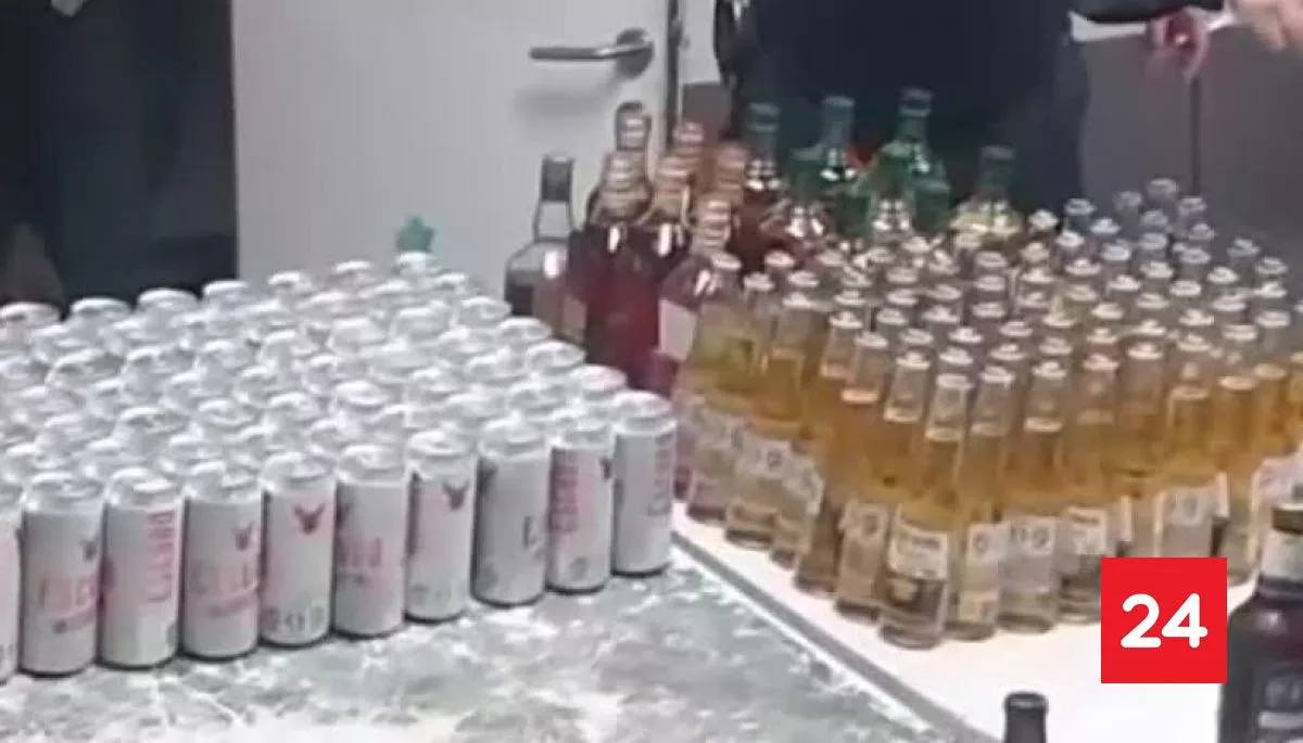 #Nacional 

Decomisan venta clandestina de alcohol en evento masivo en Quinta Normal

Más detalles⬇️