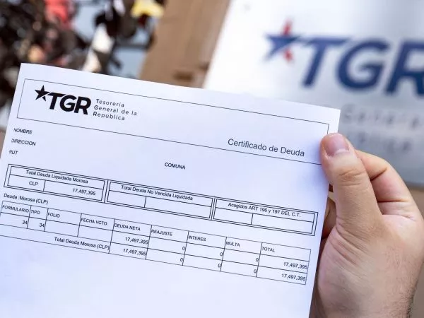 Tesorería inicia cobro a deudores del CAE