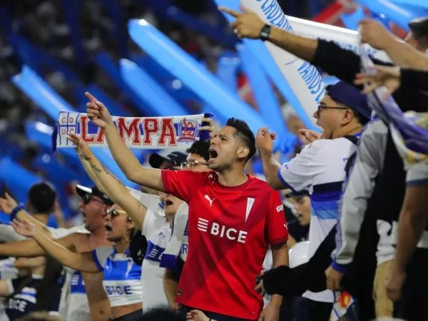 Hinchas de la Universidad Católica en el Claro Arena