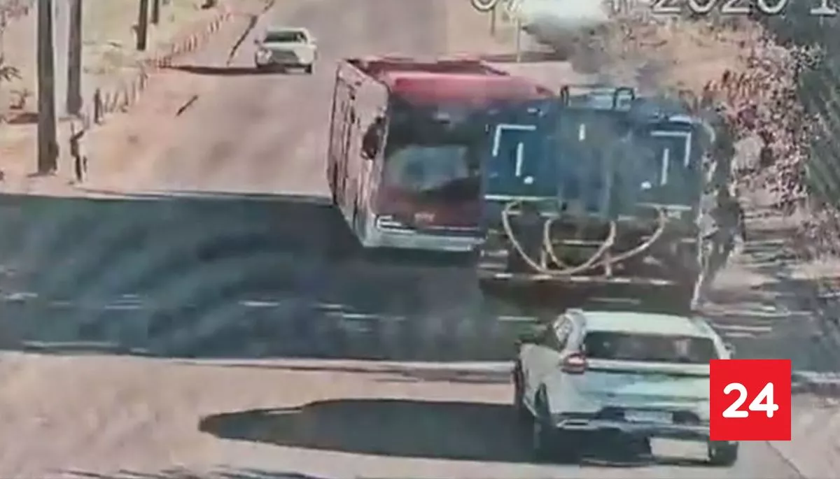 #Nacional 

Fatal choque en Pudahuel: chofer de micro RED conducía bajo efectos de cocaína y marihuana y será formalizado

Más detalles ⬇️