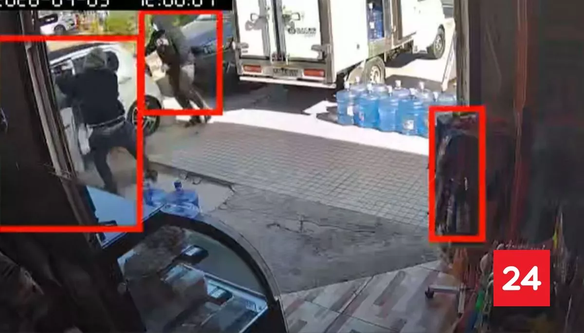 #Nacional  

Le robaron $18 millones: el VIDEO del momento en que PDI abatió a delincuente en PAC 

Más detalles ⬇