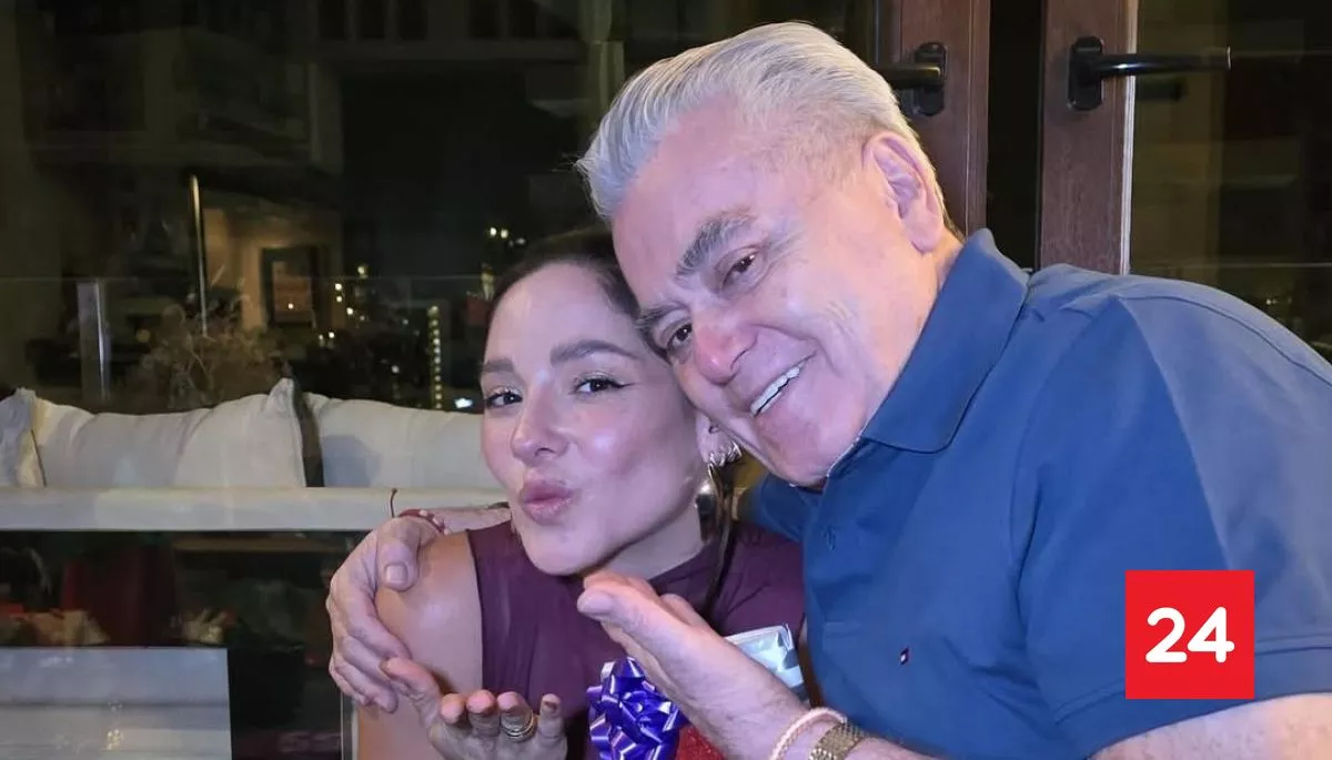 El mensaje de Kel Calderón a las románticas postales de su padre con misteriosa mujer