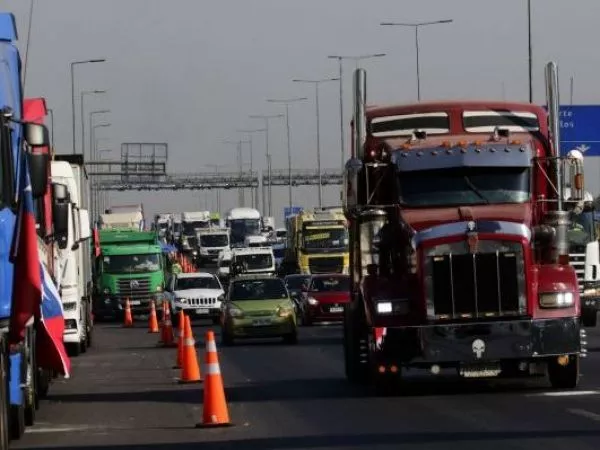 Gremios del transporte de carga advirtieron "consecuencias" si no se frena la nueva alza de combustibles