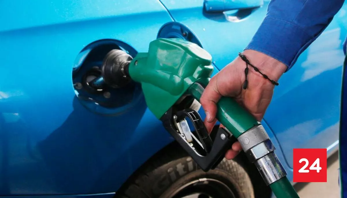 Nuevo golpe al bolsillo: bencinas subirían sobre $30 este jueves