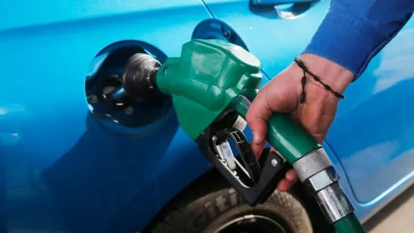 Cuánto subirían las bencinas en Chile esta semana