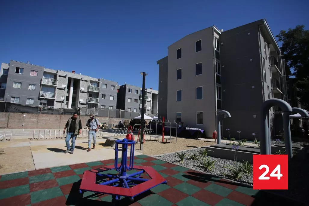 #Nacional 

La Reina, Las Condes y La Dehesa: Ministro Poduje anunció viviendas sociales en sector oriente de Santiago

Más detalles ⬇️