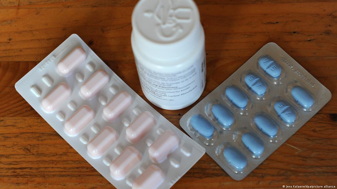 El VIH puede controlarse con medicamentos, pero el virus permanece latente en el organismo y puede reaparecer.