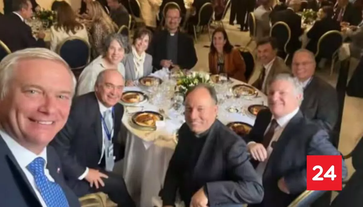 ⭕️ #Ahora24H 

Contraloría oficia a Presidencia por almuerzo de Kast en La Moneda y otorga 10 días para responder

Más detalles ⬇️