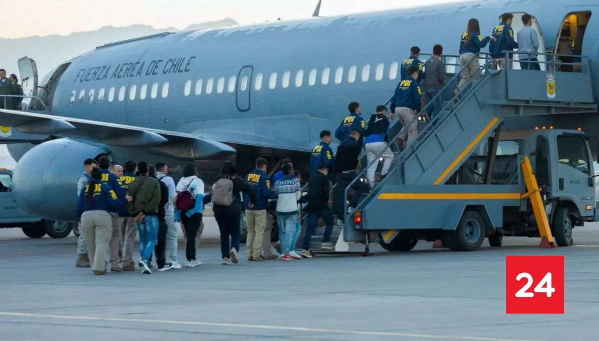 #Nacional 

Gobierno prepara primer vuelo con expulsiones de extranjeros: plan incluye salidas por buses 

Más detalles ⬇️