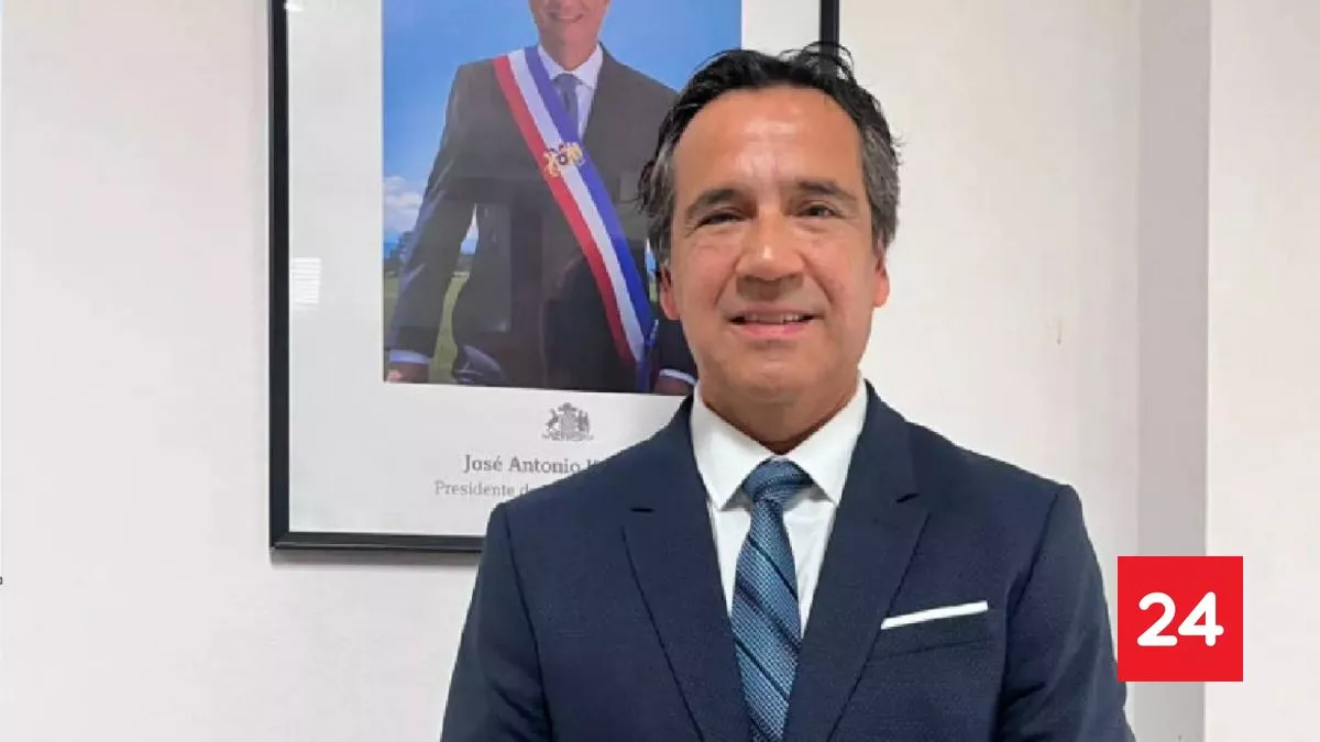 ⭕ #Ahora24H 

Tras polémica por antiguos posteos contra Kast: Renato Munster da pie atrás como seremi de las Culturas por motivos personales

Más detalles ⬇️