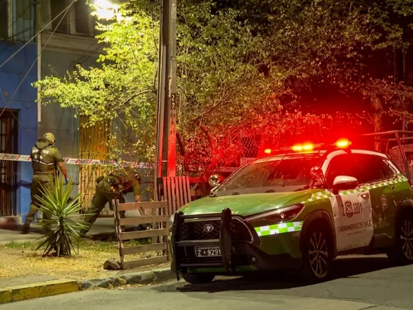 Diversas puñaladas: Carabineros confirma asesinato de mujer en calle de Santiago