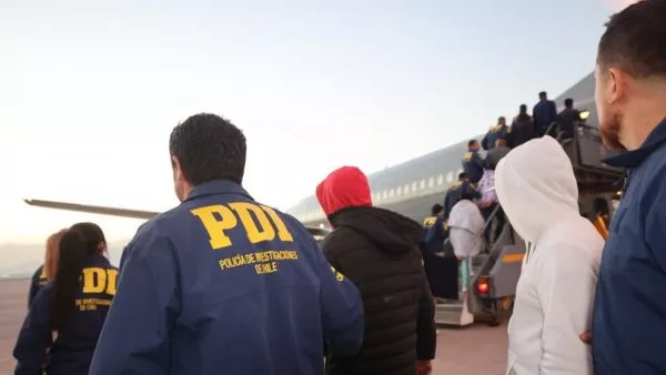 Gobierno anuncia lista quincenal de expulsiones tras primer vuelo con 40 migrantes deportados