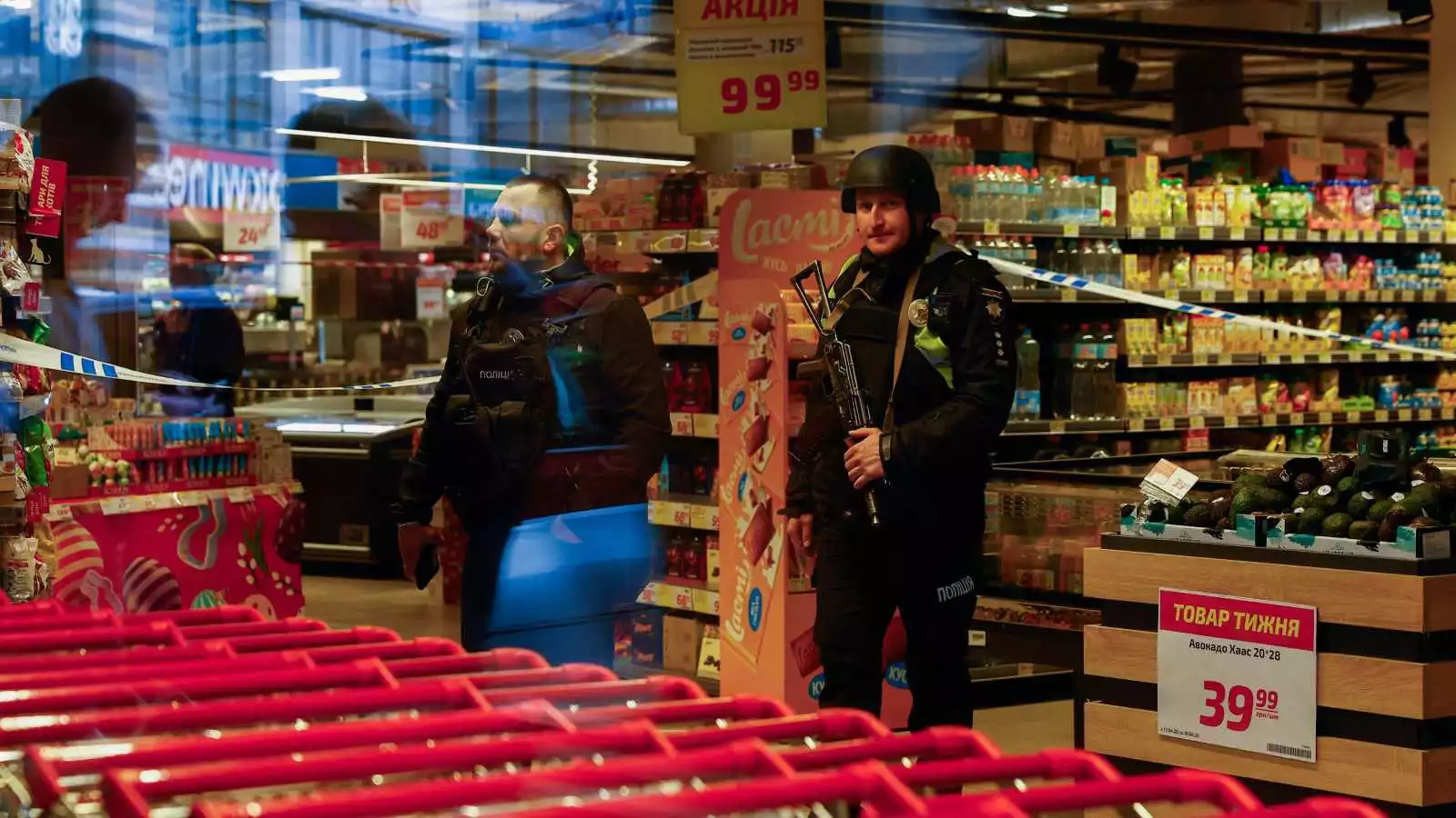 Policía resguardando lugar de tiroteo en Kiev