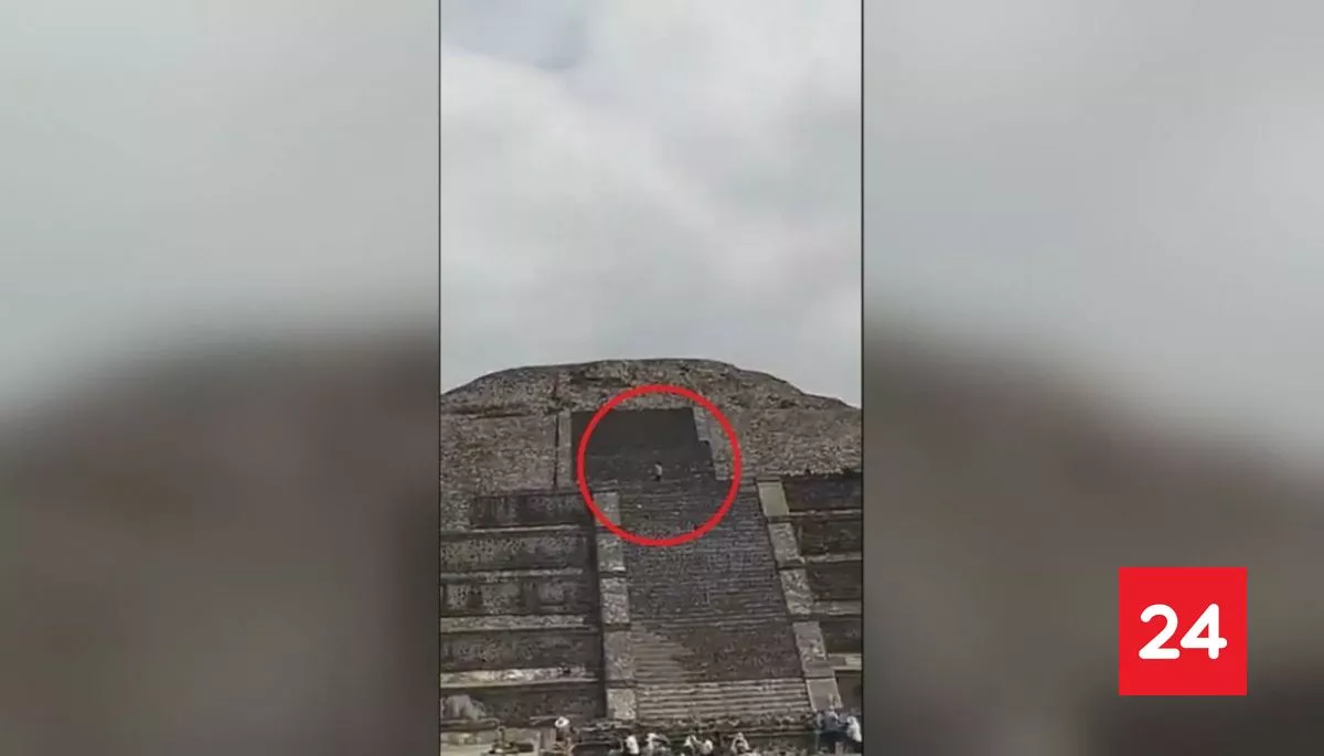 VIDEO: Hombre subió a pirámide arqueológica en México y disparó a quemarropa