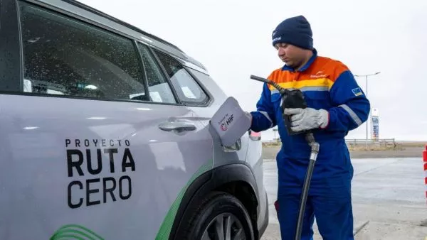 Clientes de Toyota podrán cargar hasta 30 litros de bencina GRATIS