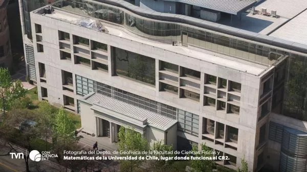 CR2 fachada Universidad de Chile.