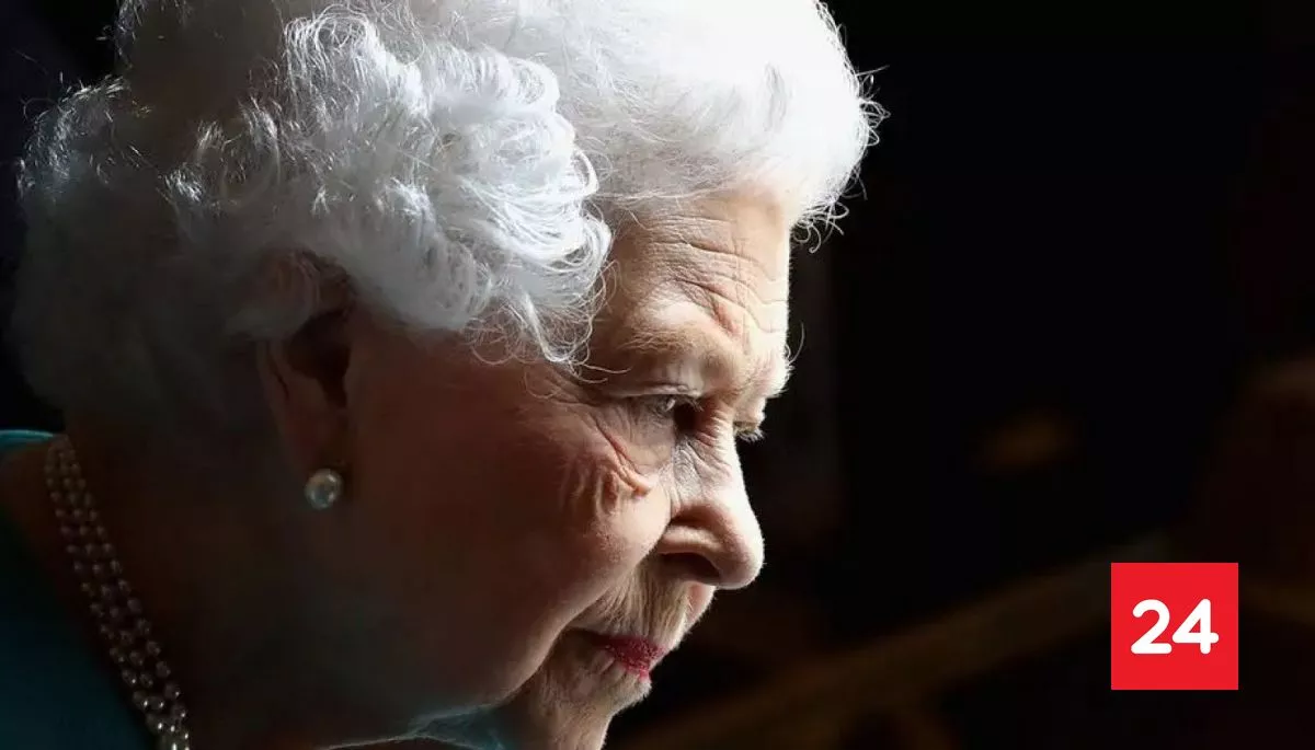 Carlos III rinde homenaje a la reina Isabel en su centenario