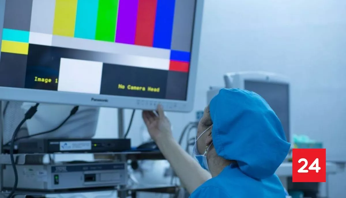 Enfermera fue acusada de retrasar traslado de pacientes críticos pero era falso y ahora recibirá millonaria indemnización