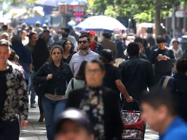 Solo el 27% en Chile reconoce que puede ahorrar todos los meses según estudio