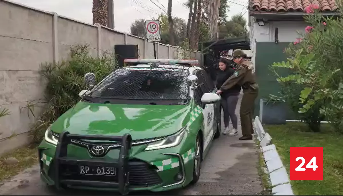 #Nacional 

Usó el auto de su papá: ingeniera es detenida por robo a domicilio en La Reina 

Más detalles ⬇️