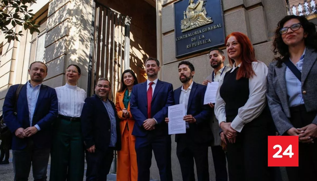 #Nacional 

Apuntan a conflicto de interés: oposición presentó requerimiento por megarreforma del Gobierno

Más detalles ⬇️