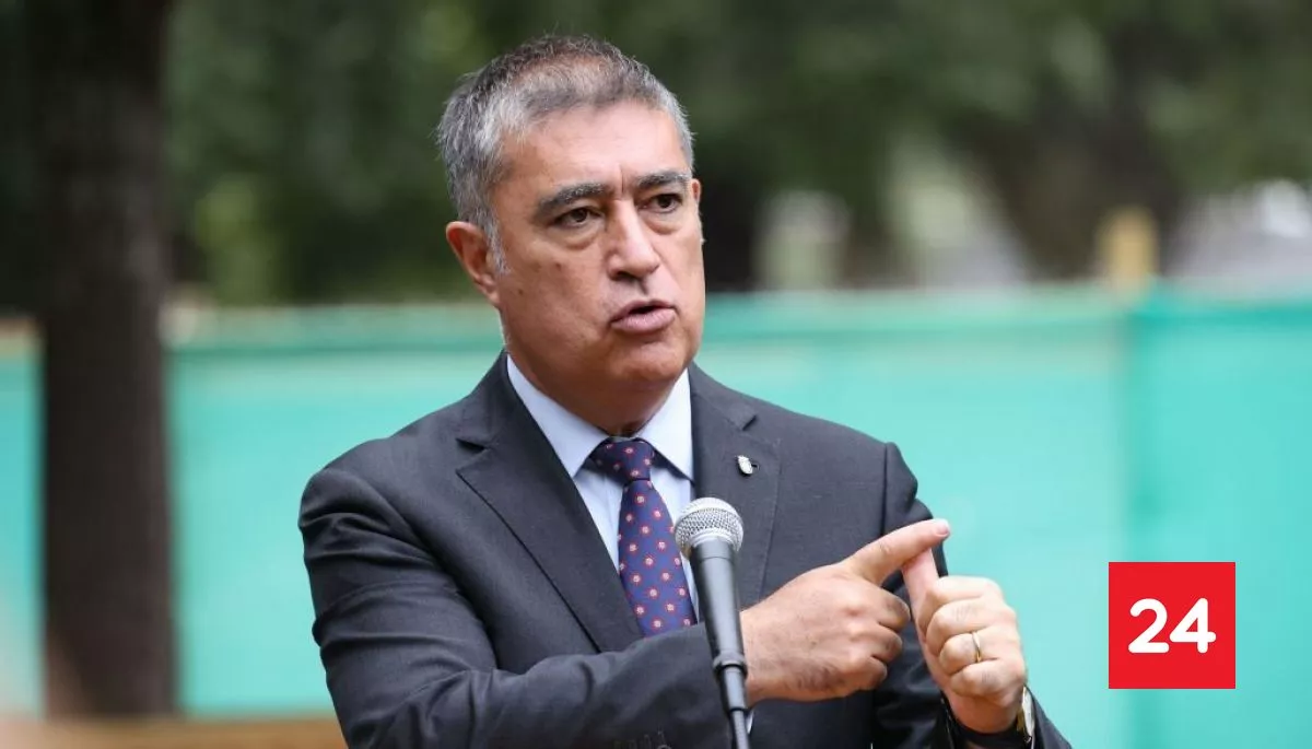 Desbordes afirma que necesita "2 mil agentes de seguridad" para "controlar" Santiago y advierte por presupuesto