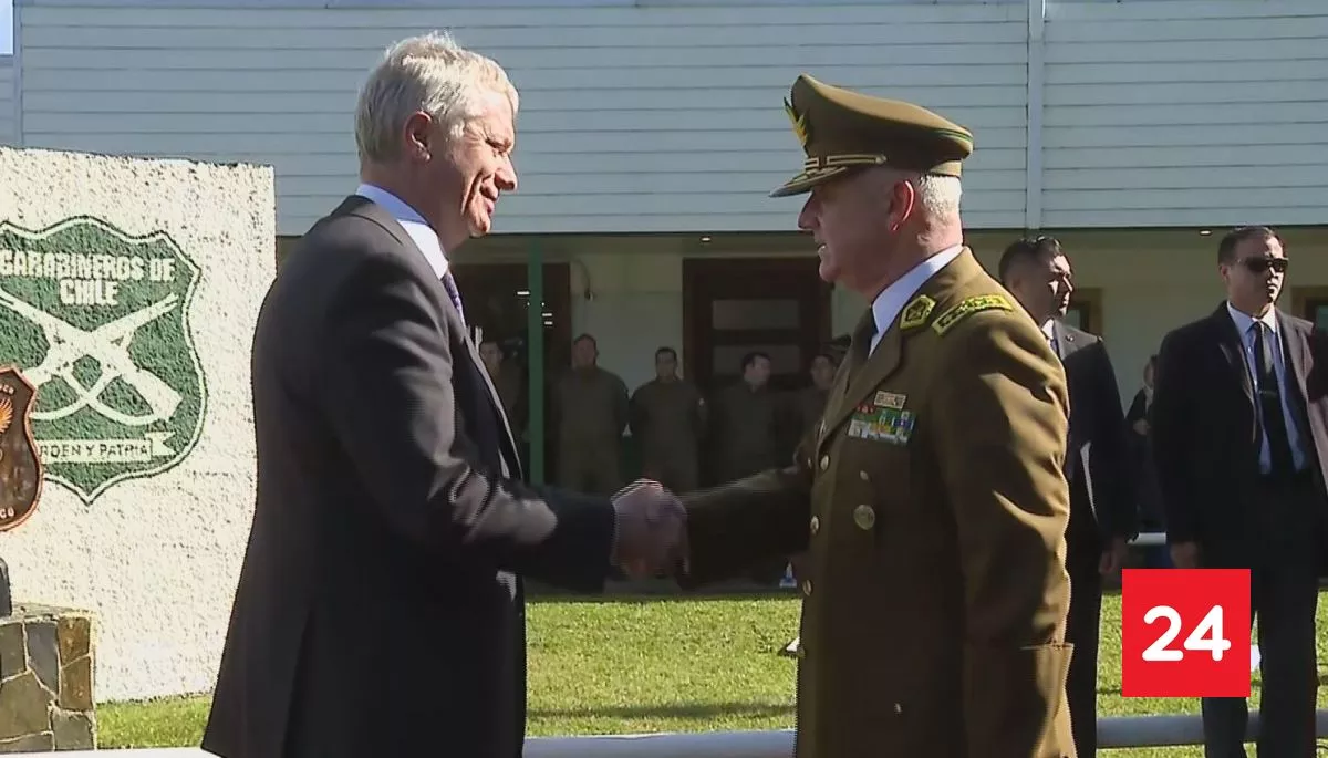 Presidente Kast participa en acto de conmemoración por crimen de carabineros en Arauco
