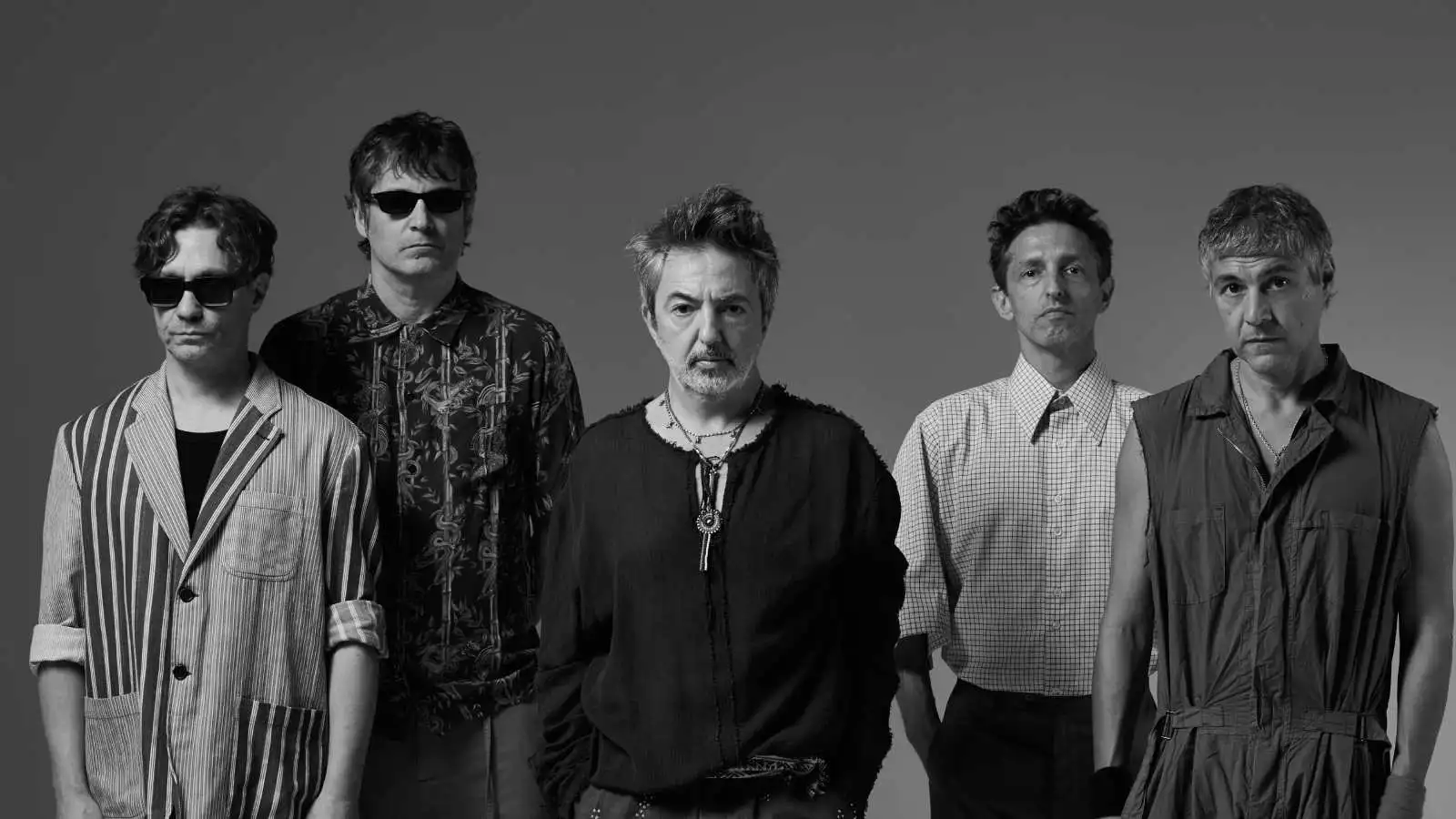 Los integrantes de Babasónicos posando para una sesión de fotos