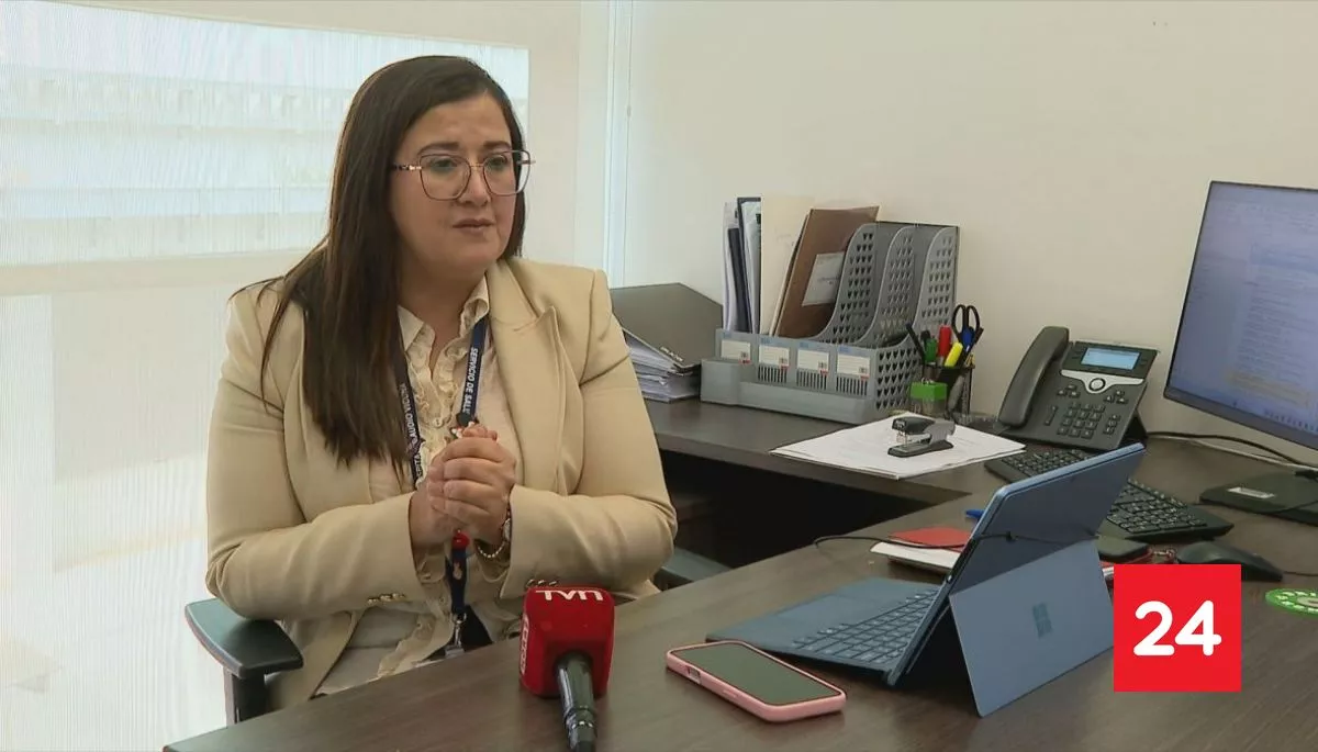 Polémica en hospital de San Antonio por designación de exministra Vega: remueven a directora por "pérdida de confianza"