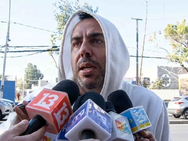 Francisco Kaminski hablando con los medios tras su detención