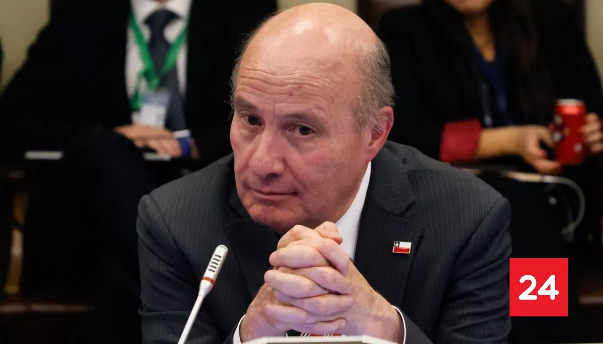 Quiroz descarta dividir proyecto de Reconstrucción Nacional y defiende concepto de "descontinuar" programas