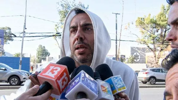 Francisco Kaminski hablando con los medios tras su detención