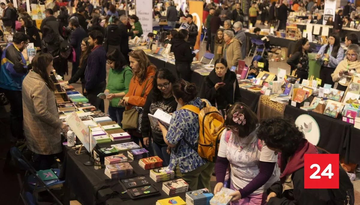 #Nacional 

ENTRADA GRATUITA: La Furia del Libro vuelve a Estación Mapocho con más de 100 actividades 

Más detalles ⬇️