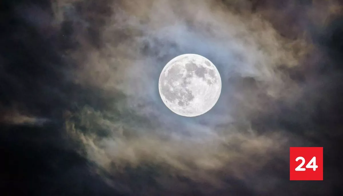 Luna de las flores 2026: por qué se llama así y cuándo verla en Chile